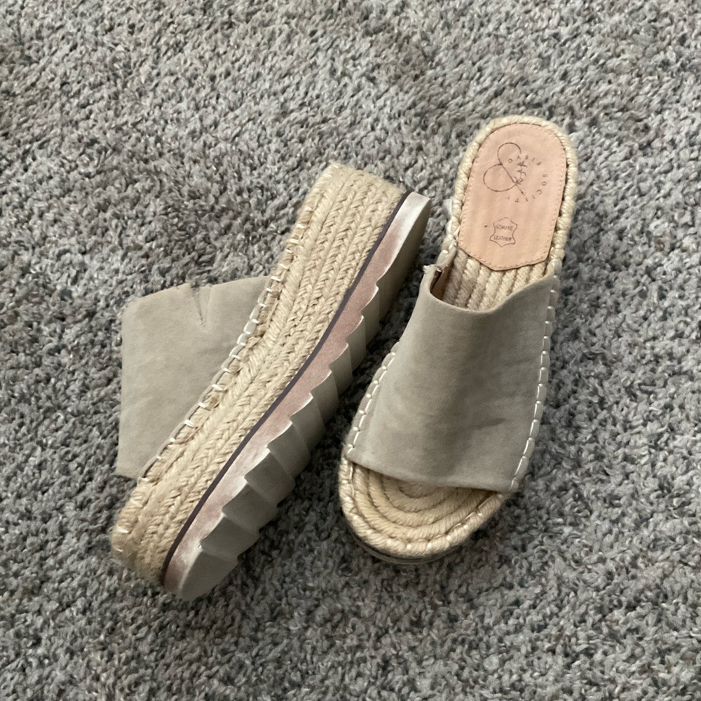 Oasis Society Tan Espadrille Slide Sandals - Size 9